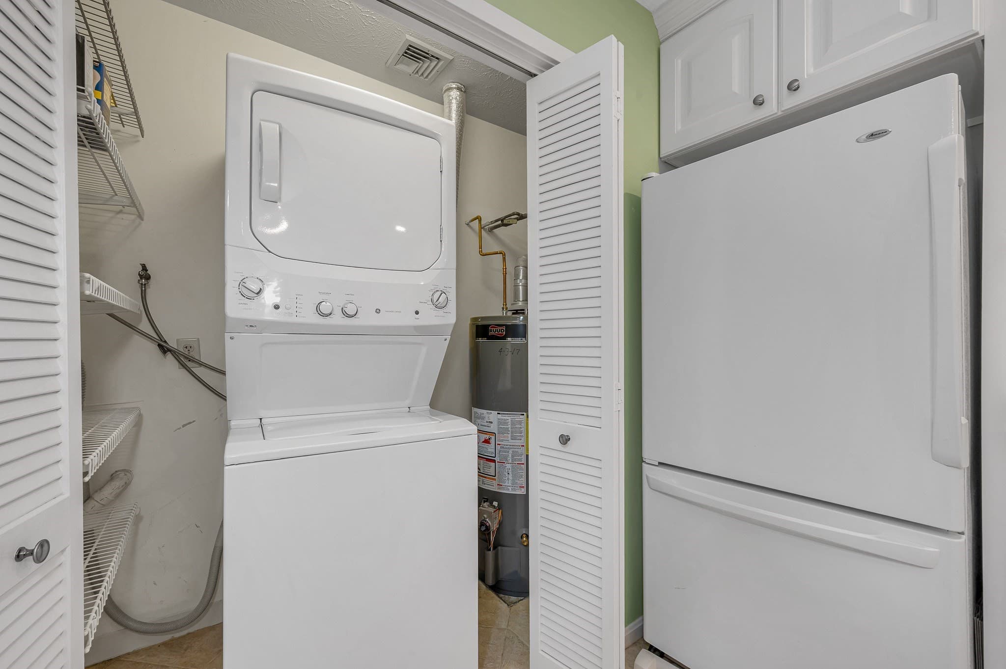 Condominium at 21 Dallas Dr # 202, Dracut MA 01826, Dracut, photo 6 of 29
