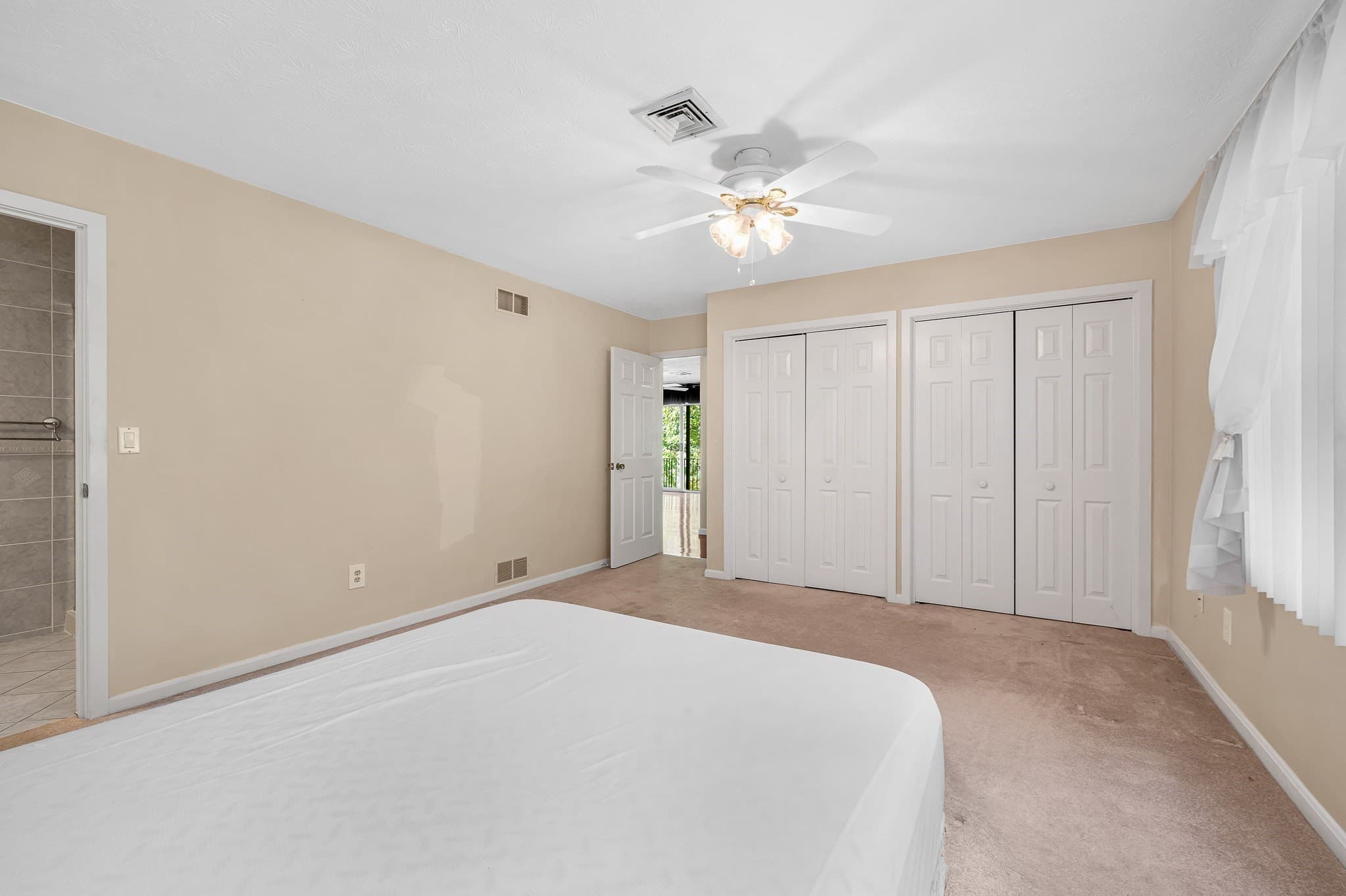 Condominium at 21 Dallas Dr # 202, Dracut MA 01826, Dracut, photo 22 of 29