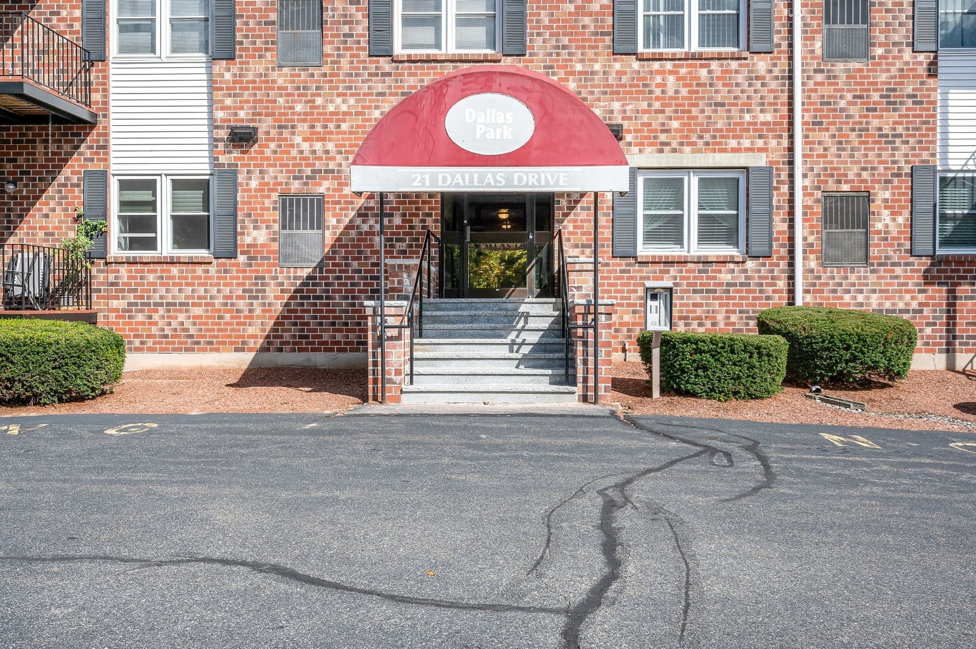 21 Dallas Dr # 202, Dracut MA 01826
