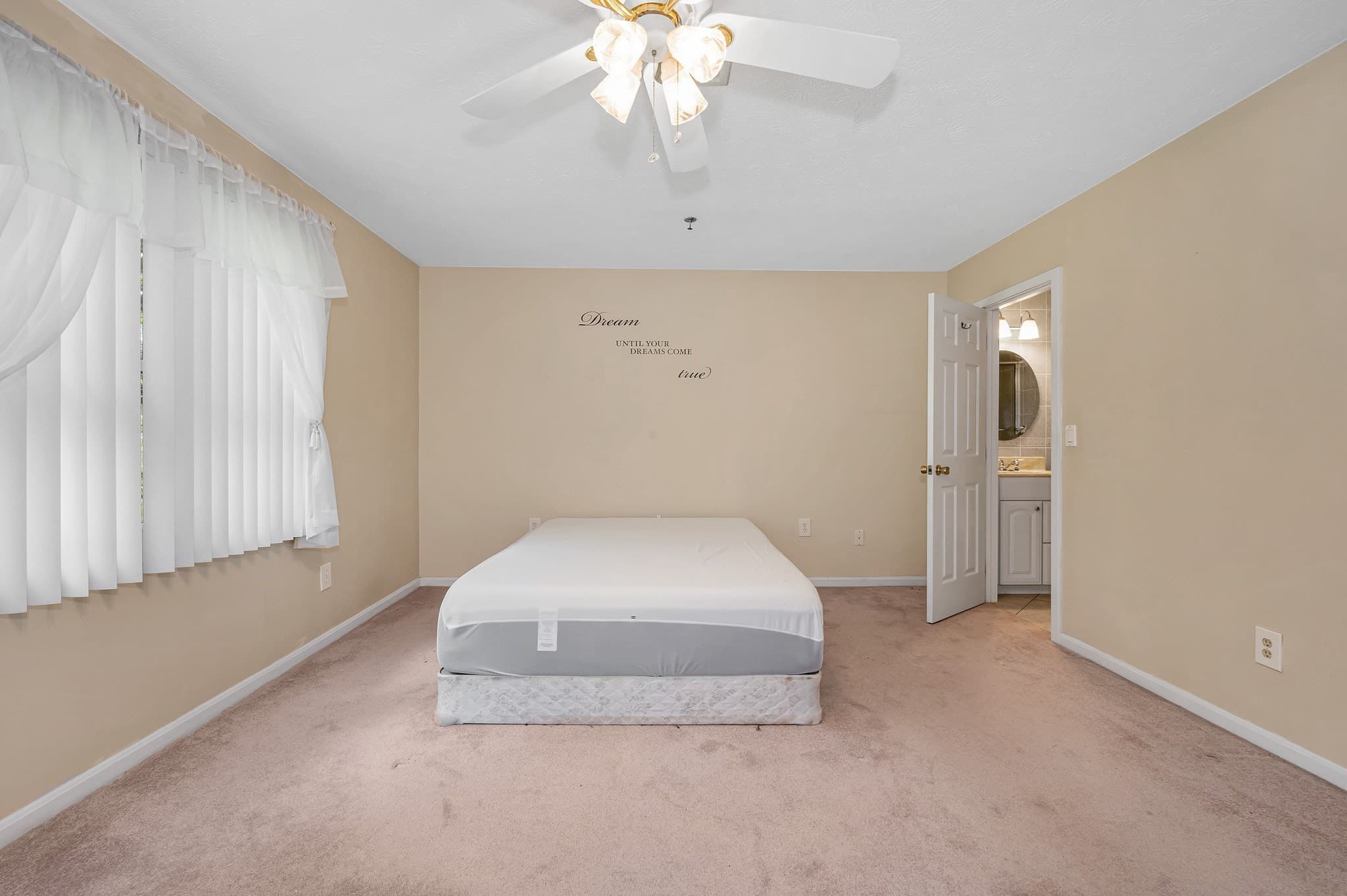 Condominium at 21 Dallas Dr # 202, Dracut MA 01826, Dracut, photo 20 of 29