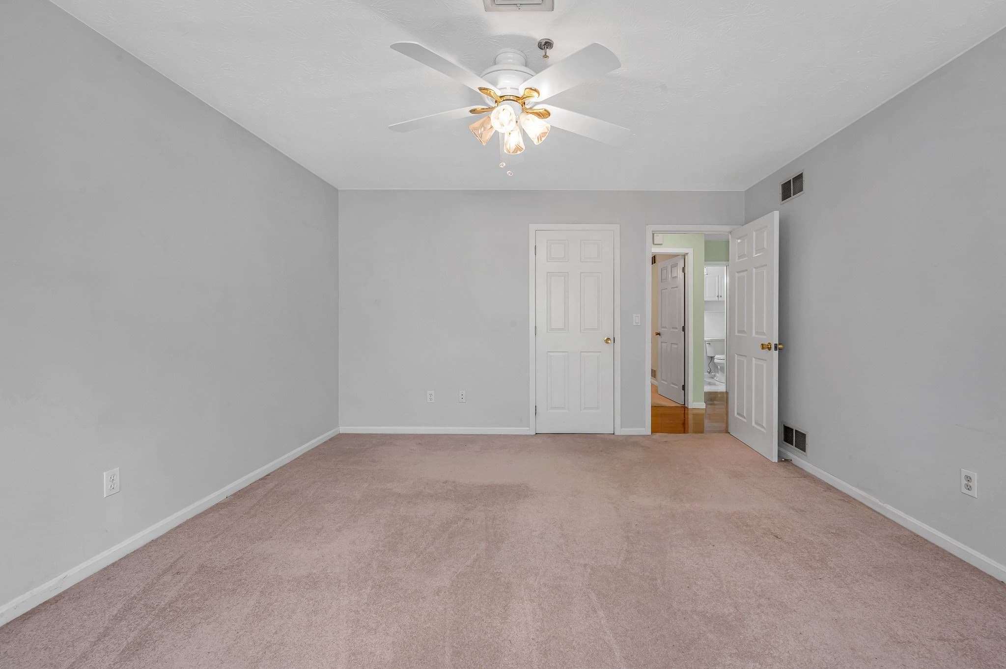 Condominium at 21 Dallas Dr # 202, Dracut MA 01826, Dracut, photo 18 of 29