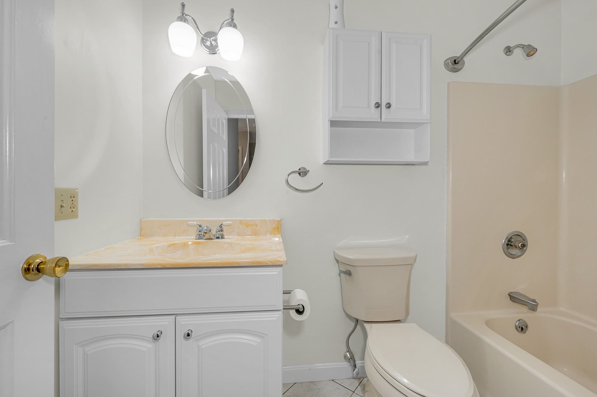 Condominium at 21 Dallas Dr # 202, Dracut MA 01826, Dracut, photo 15 of 29