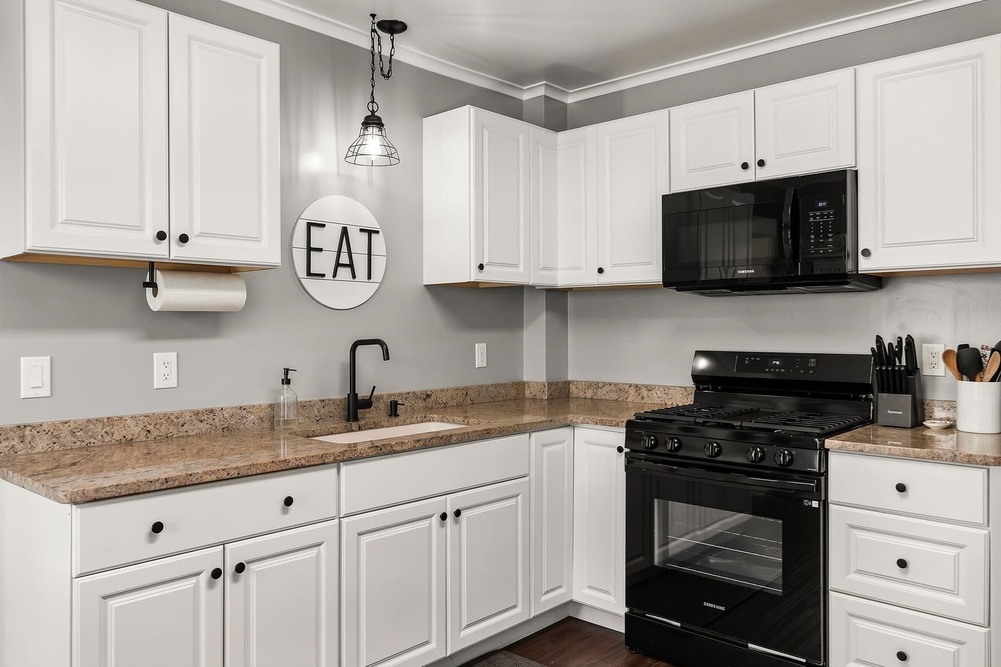 Single Family Residence at 64 Mooreland Ave, Leominster MA 01453, Leominster, photo 5 of 27