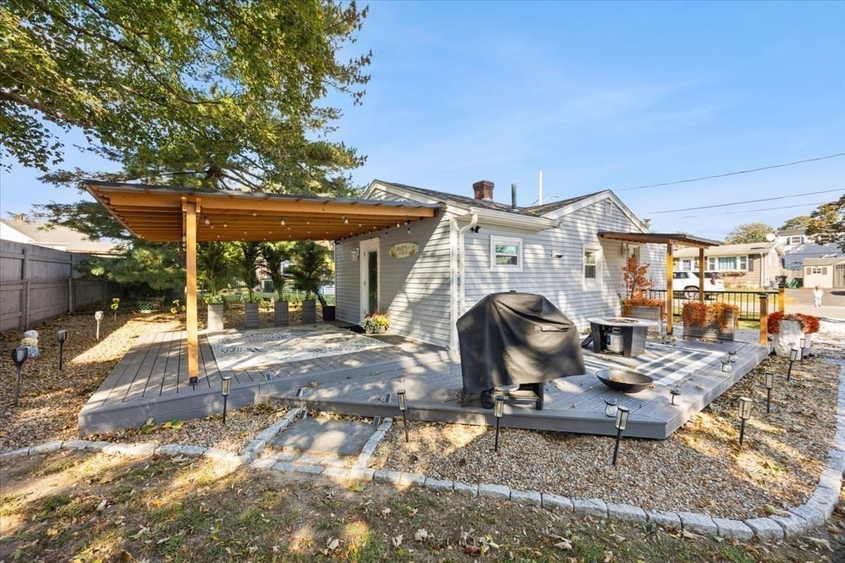 Single Family Residence at 37 Sidney Ave, Swansea MA 02777, Swansea, photo 4 of 25