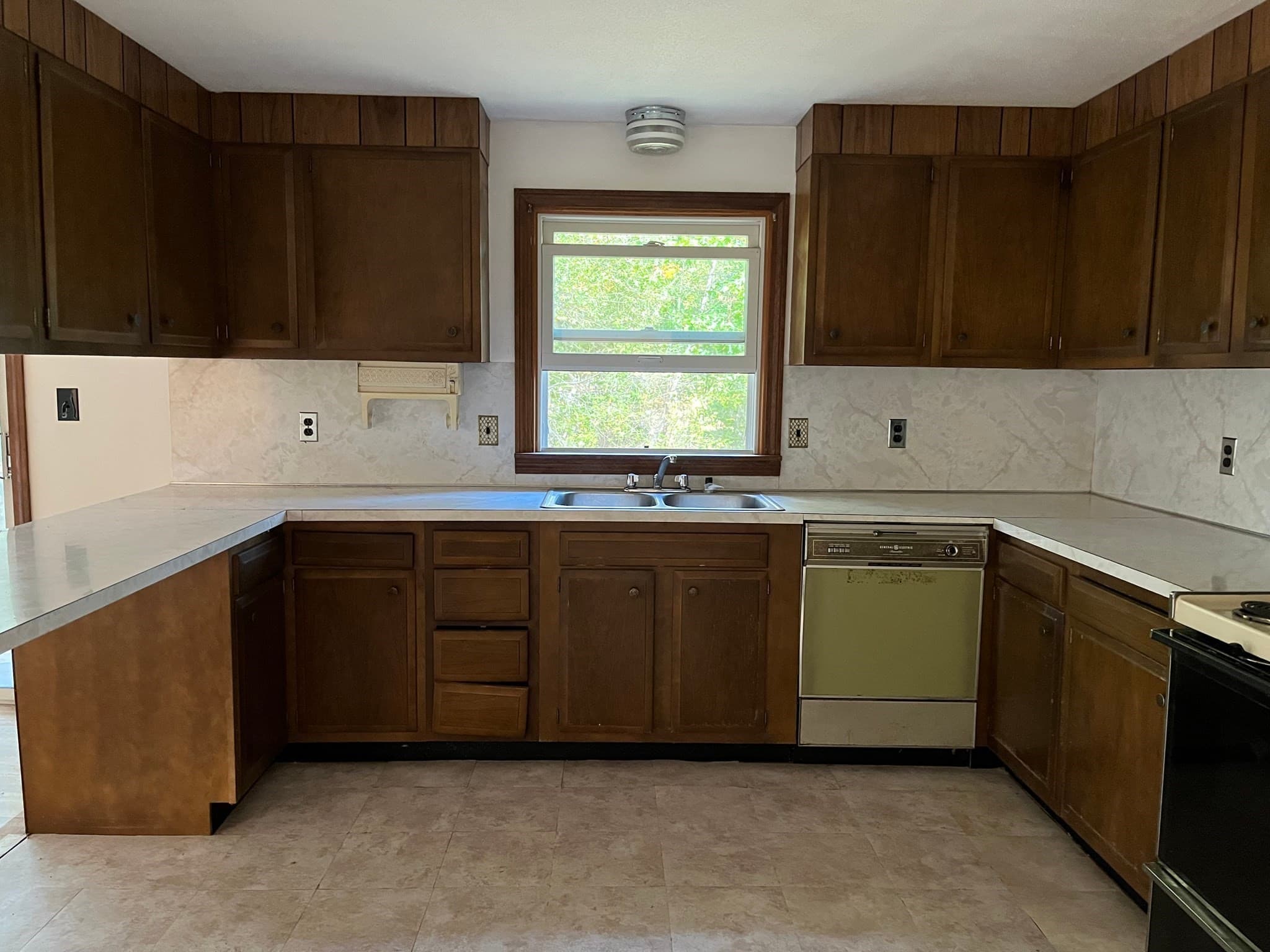 Single Family Residence at 10 Douglas Drive, Ayer MA 01432, Ayer, photo 10 of 28