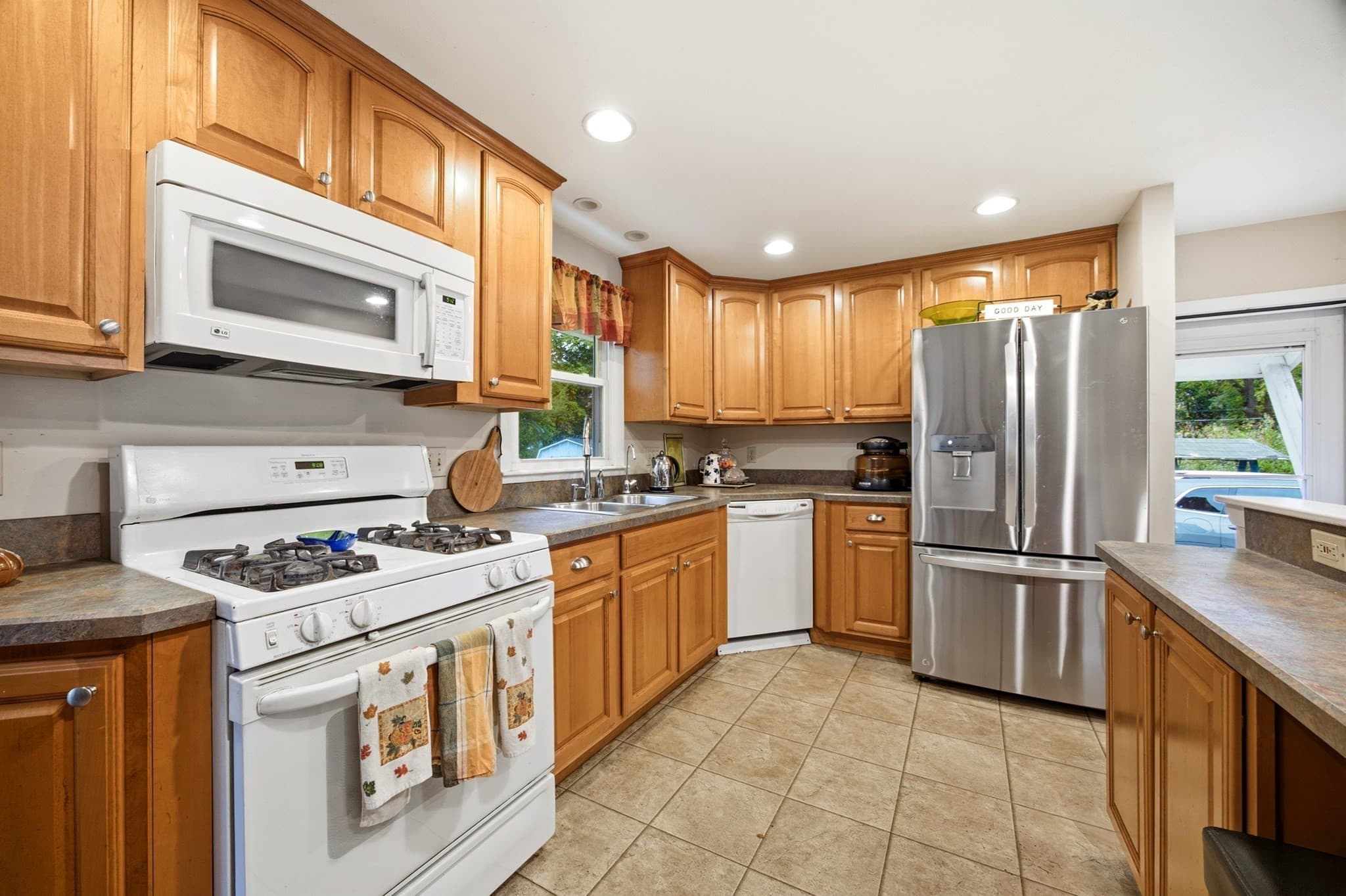Single Family Residence at 85 Peros Dr, Agawam MA 01001, Agawam, photo 4 of 21