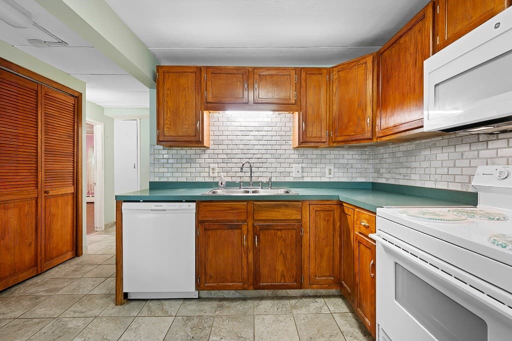 Single Family Residence at 32 Tyson Rd, Worcester MA 01606, Worcester, photo 16 of 30