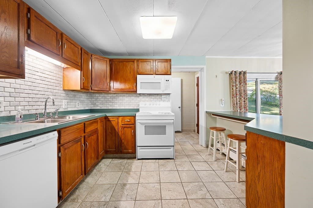 Single Family Residence at 32 Tyson Rd, Worcester MA 01606, Worcester, photo 14 of 30