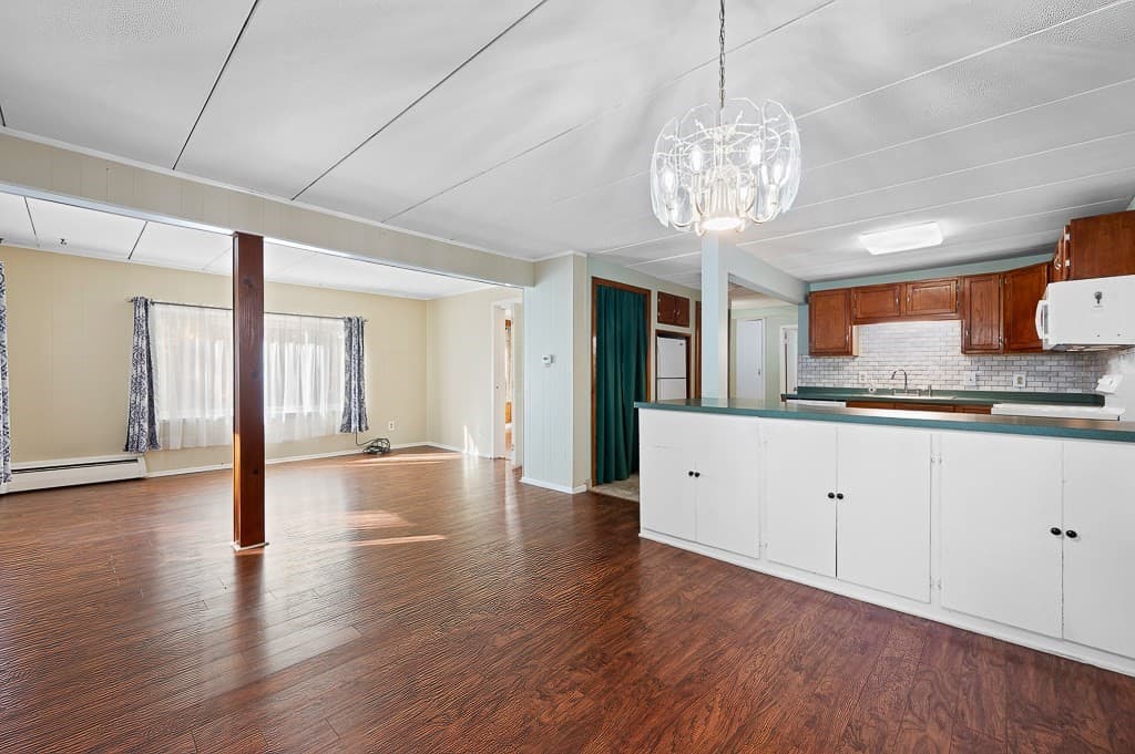 Single Family Residence at 32 Tyson Rd, Worcester MA 01606, Worcester, photo 8 of 30