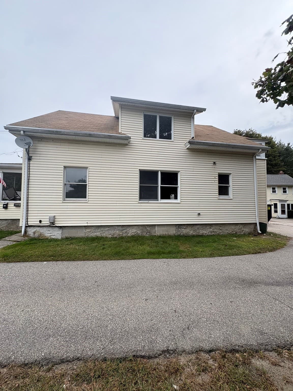 3 Family - 3 Units Up/Down at 1888 Mendon Rd, Woonsocket RI 02895, Woonsocket, photo 2 of 26
