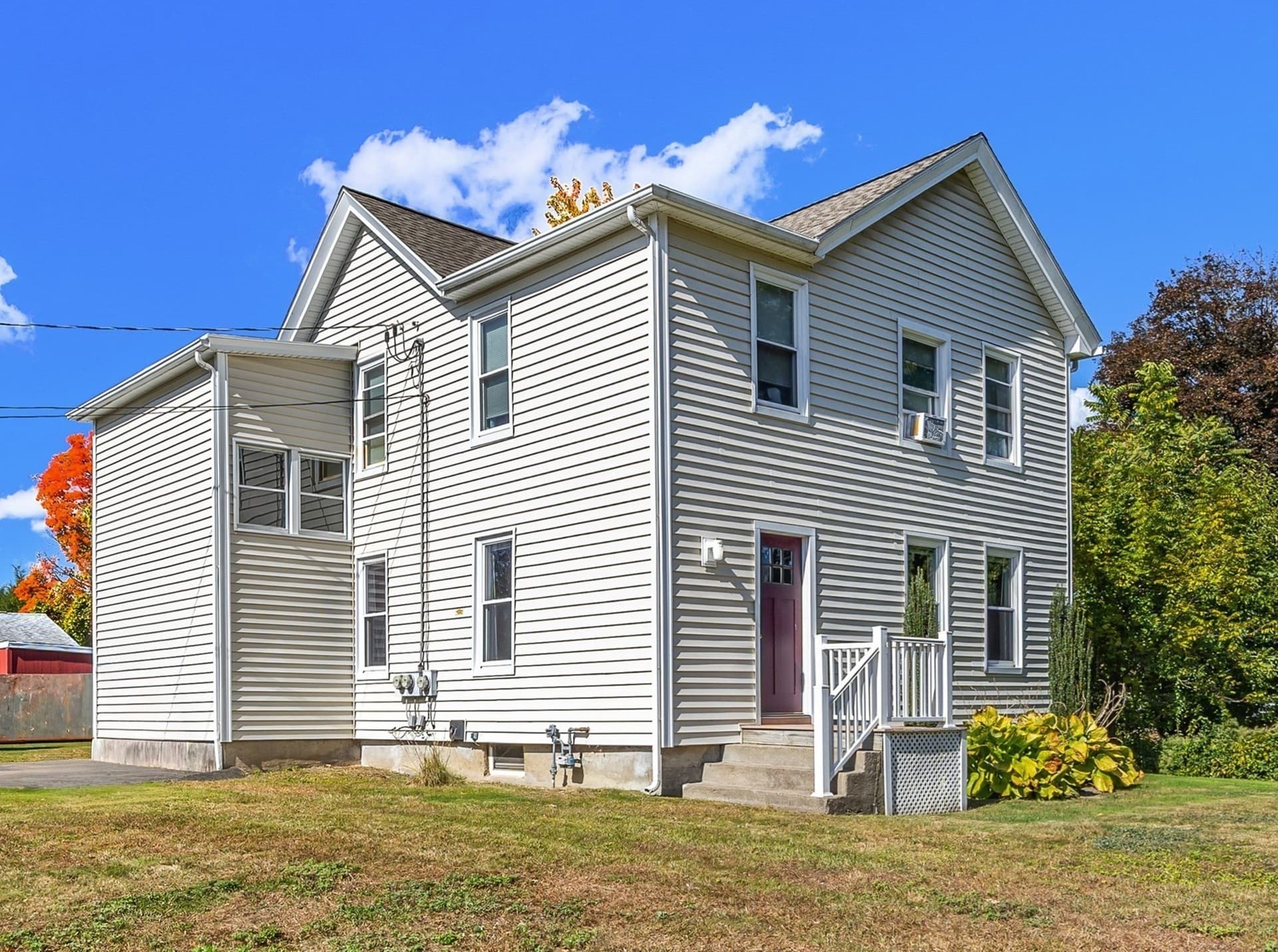 12 Chester St, Chicopee MA 01013