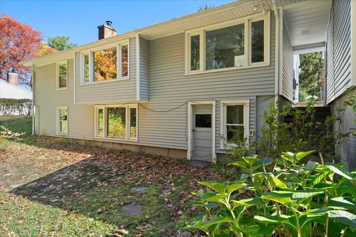 Single Family Residence at 29 Laurel Hill Ln, Holden MA 01520, photo 26 of 30