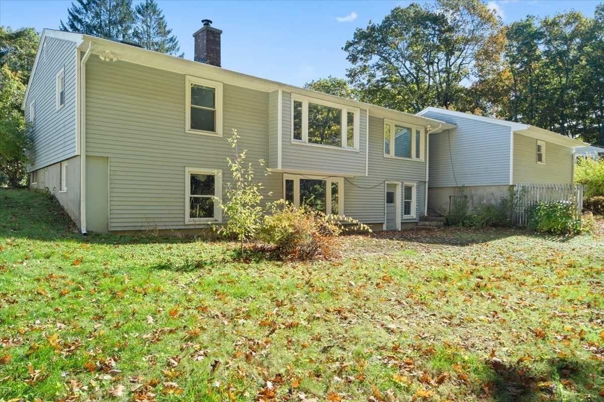 Single Family Residence at 29 Laurel Hill Ln, Holden MA 01520, photo 3 of 30