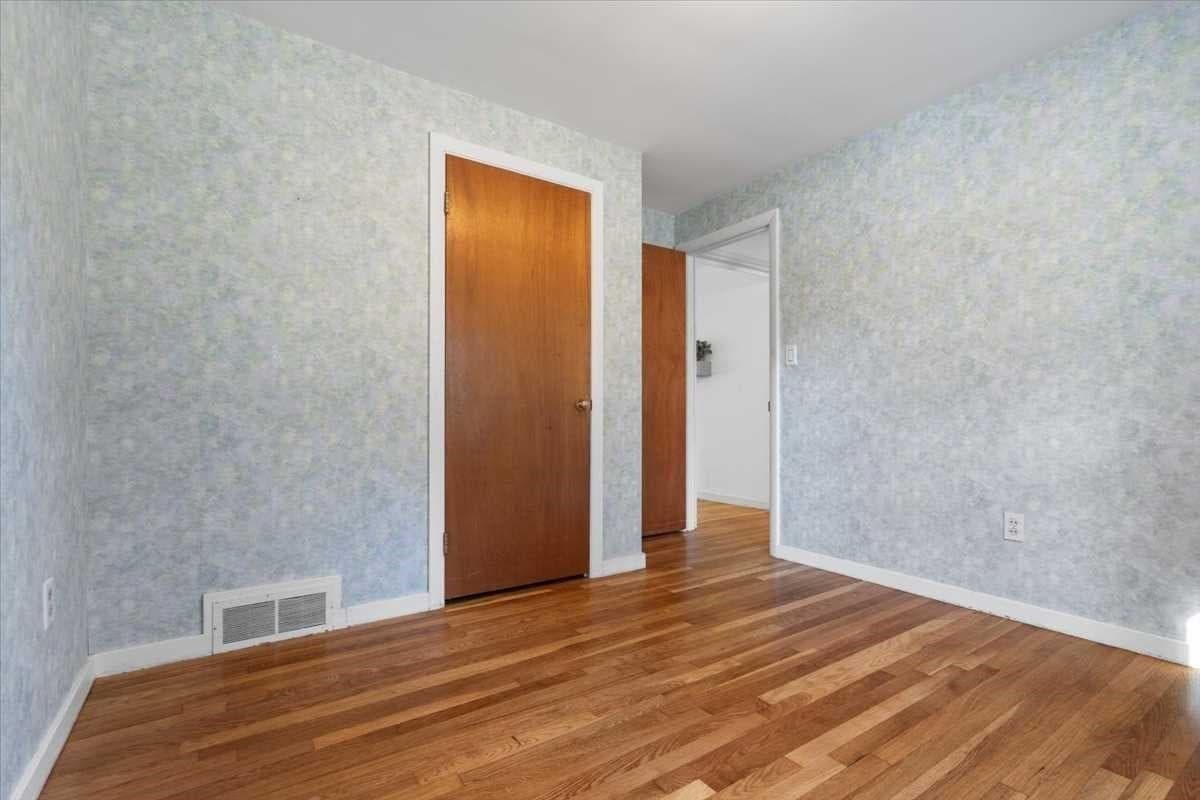 Single Family Residence at 29 Laurel Hill Ln, Holden MA 01520, photo 20 of 30
