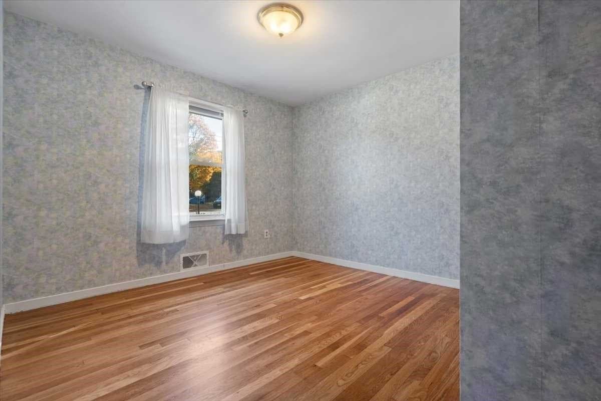 Single Family Residence at 29 Laurel Hill Ln, Holden MA 01520, photo 21 of 30