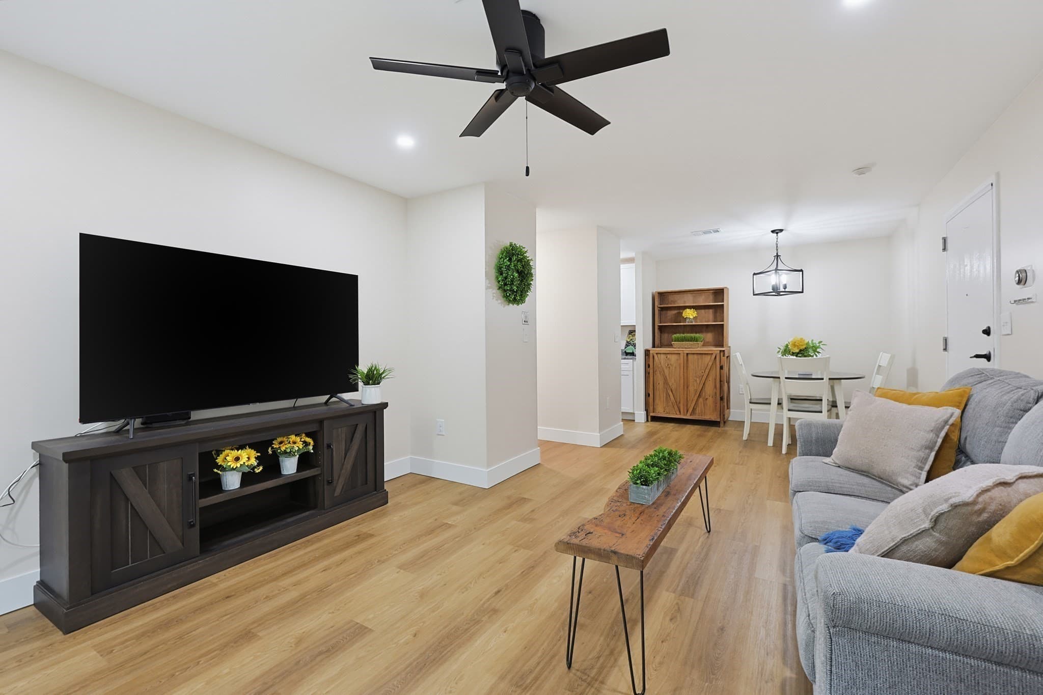 Condominium at 811 Franklin Crossing Rd # 811, Franklin MA 02038, Franklin, photo 2 of 39