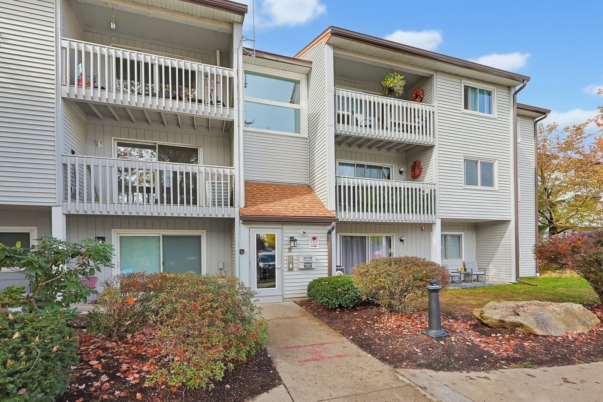 Condominium at 811 Franklin Crossing Rd # 811, Franklin MA 02038, Franklin, photo 34 of 39