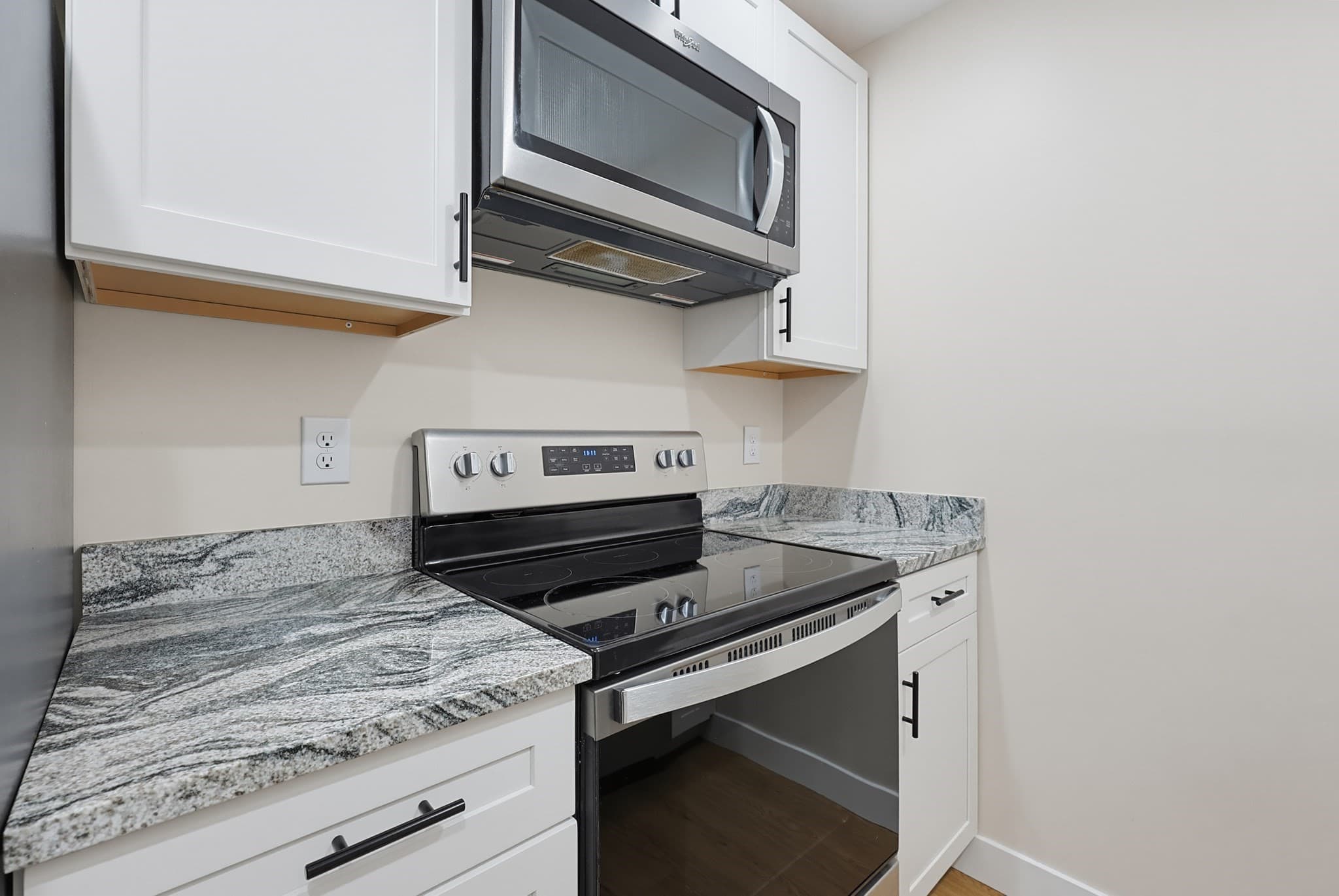 Condominium at 811 Franklin Crossing Rd # 811, Franklin MA 02038, Franklin, photo 10 of 39
