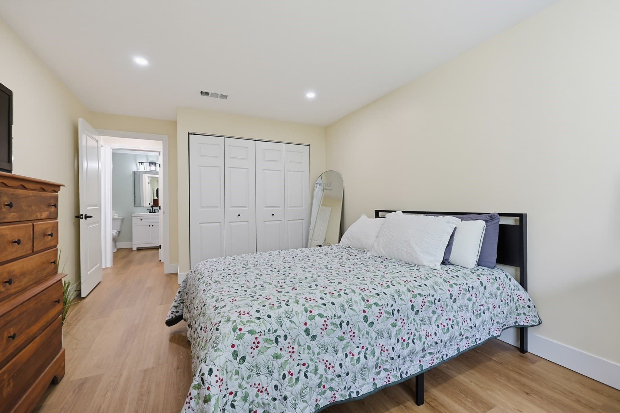 Condominium at 811 Franklin Crossing Rd # 811, Franklin MA 02038, Franklin, photo 25 of 39