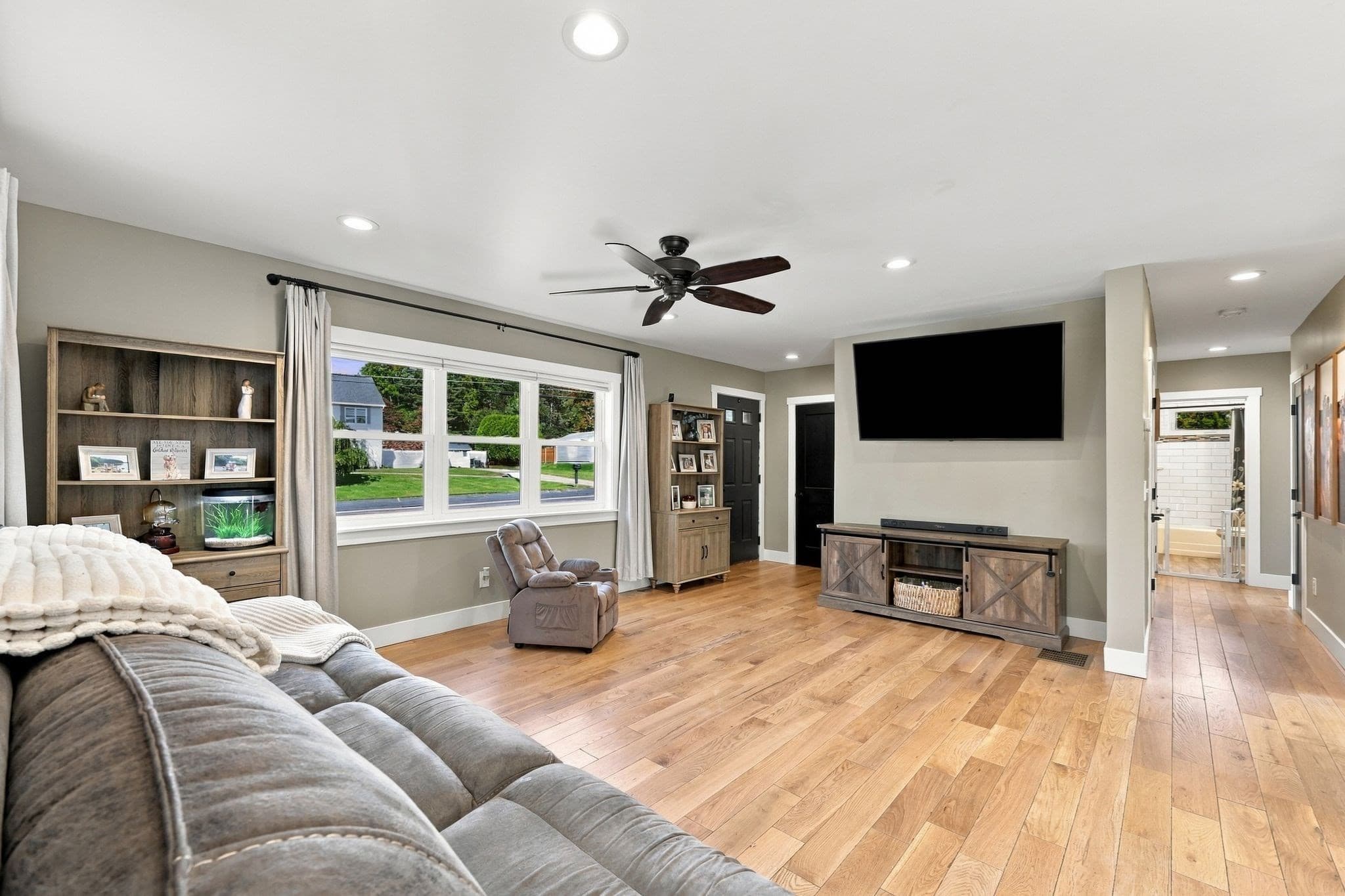 Single Family Residence at 191 Lathrop St, South Hadley MA 01075, South Hadley, photo 6 of 41