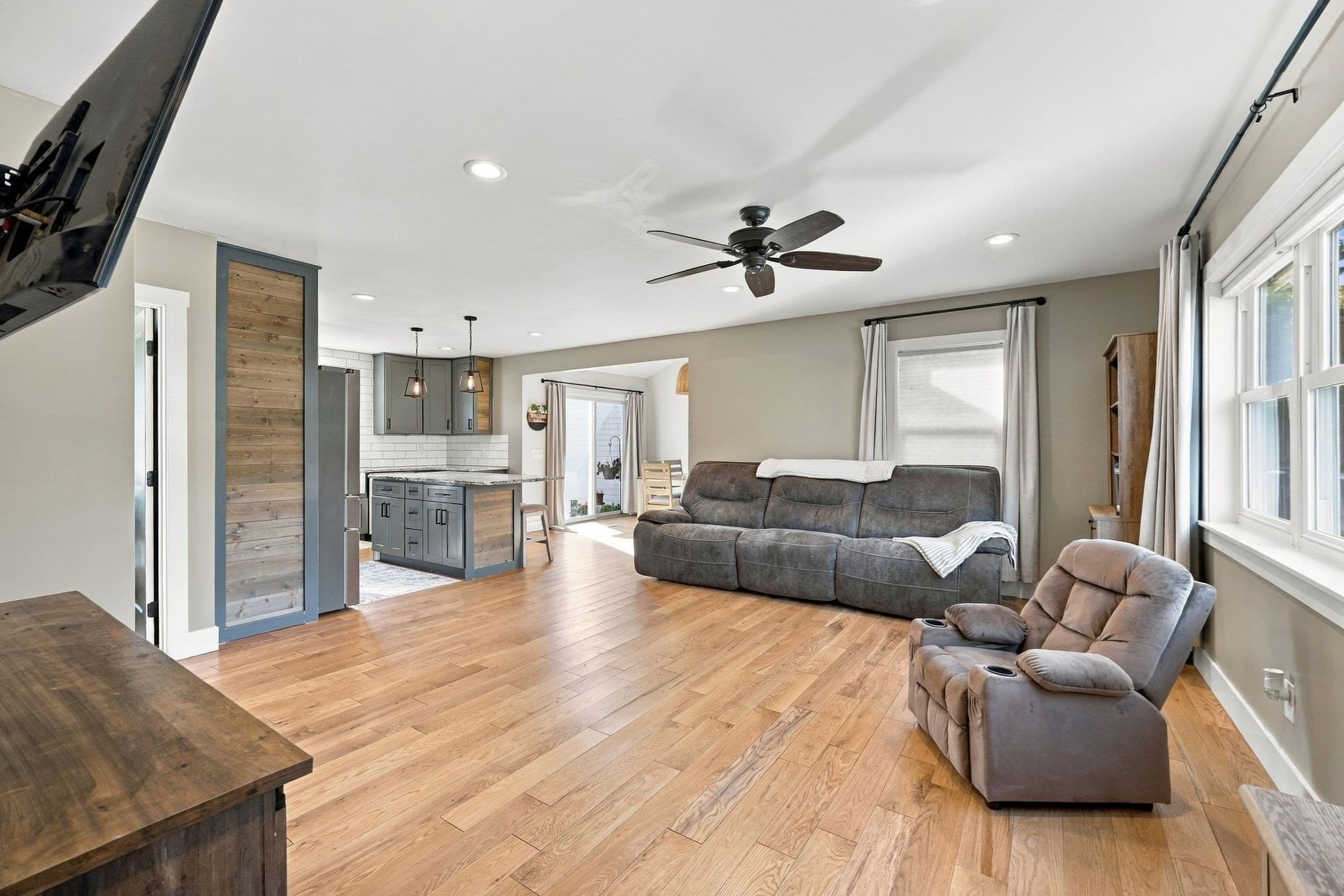 Single Family Residence at 191 Lathrop St, South Hadley MA 01075, South Hadley, photo 8 of 41