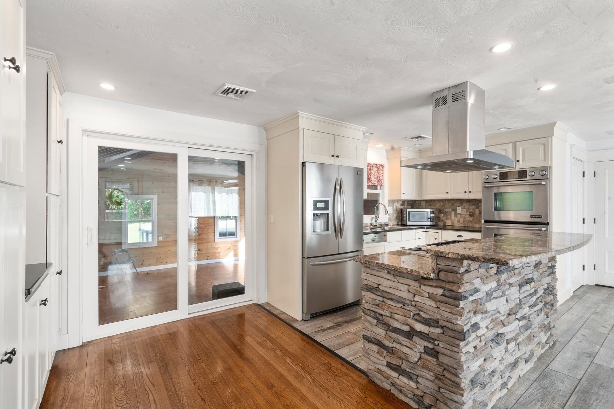 Single Family Residence at 95 Dean St, Raynham MA 02767, Raynham, photo 4 of 18