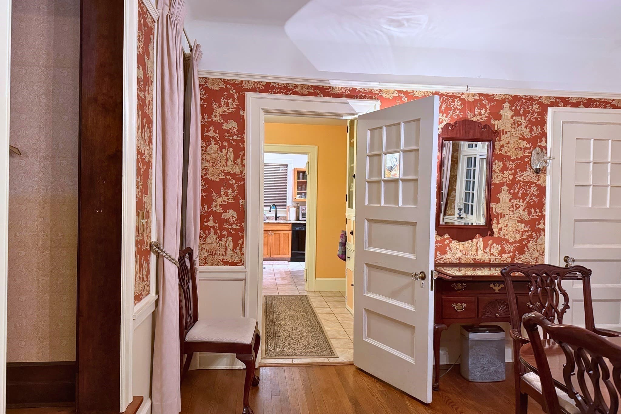Single Family Residence at 153 Madison Ave, Holyoke MA 01040, photo 4 of 16