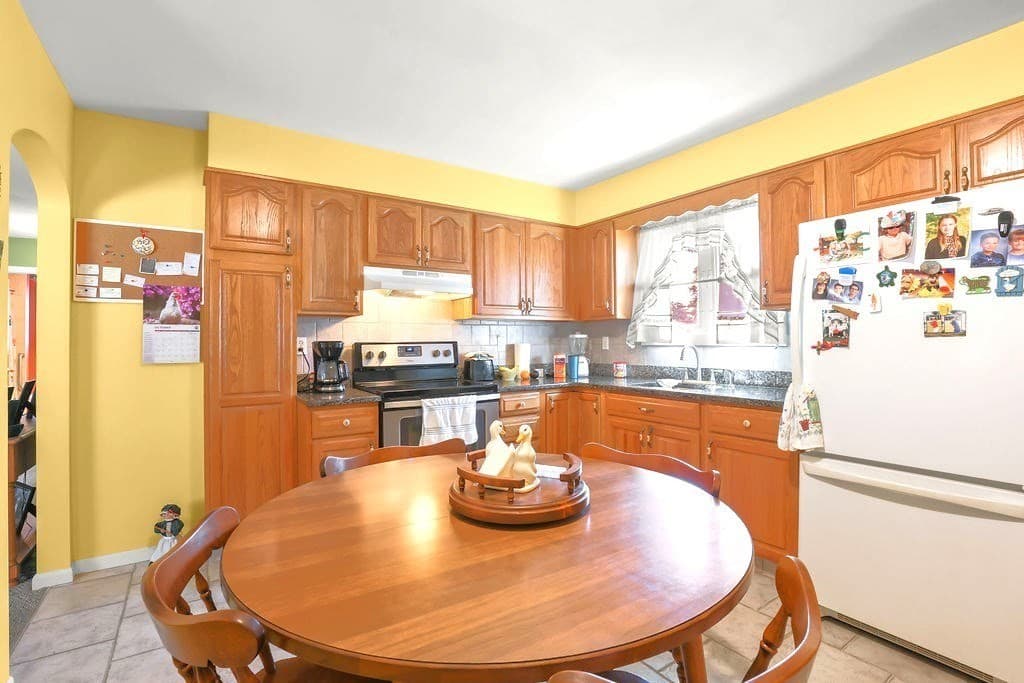 Single Family Residence at 152 Armsby St, New Bedford MA 02745, New Bedford, photo 6 of 26
