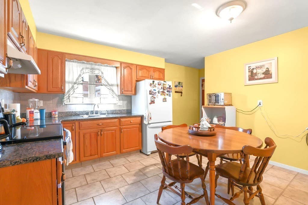 Single Family Residence at 152 Armsby St, New Bedford MA 02745, New Bedford, photo 5 of 26