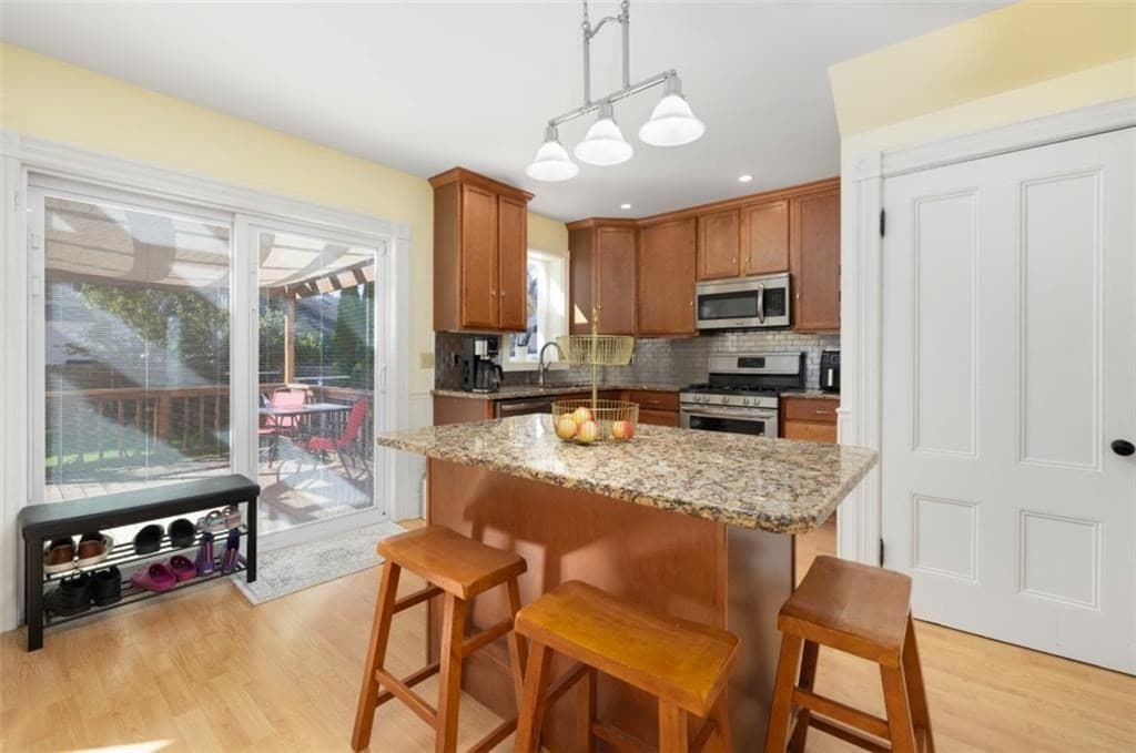 Single Family Residence at 230 Martin St, East Providence RI 02914, photo 10 of 39