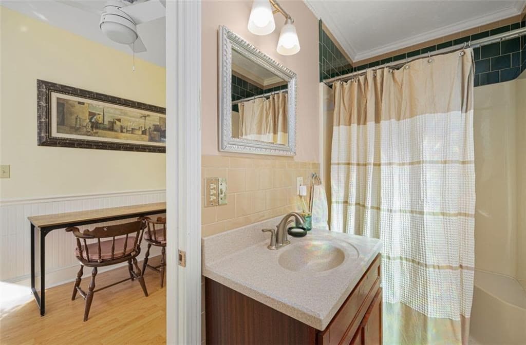 Single Family Residence at 230 Martin St, East Providence RI 02914, photo 14 of 39
