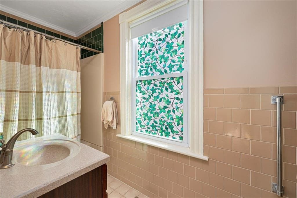 Single Family Residence at 230 Martin St, East Providence RI 02914, photo 15 of 39
