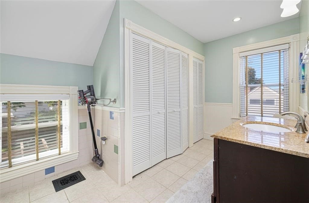 Single Family Residence at 230 Martin St, East Providence RI 02914, photo 21 of 39