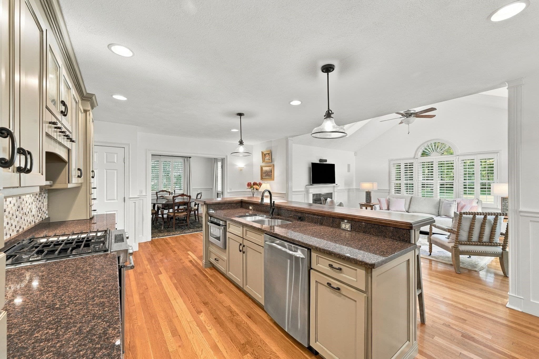 Single Family Residence at 37 Chestnut Street, North Andover MA 01845, North Andover, photo 9 of 41