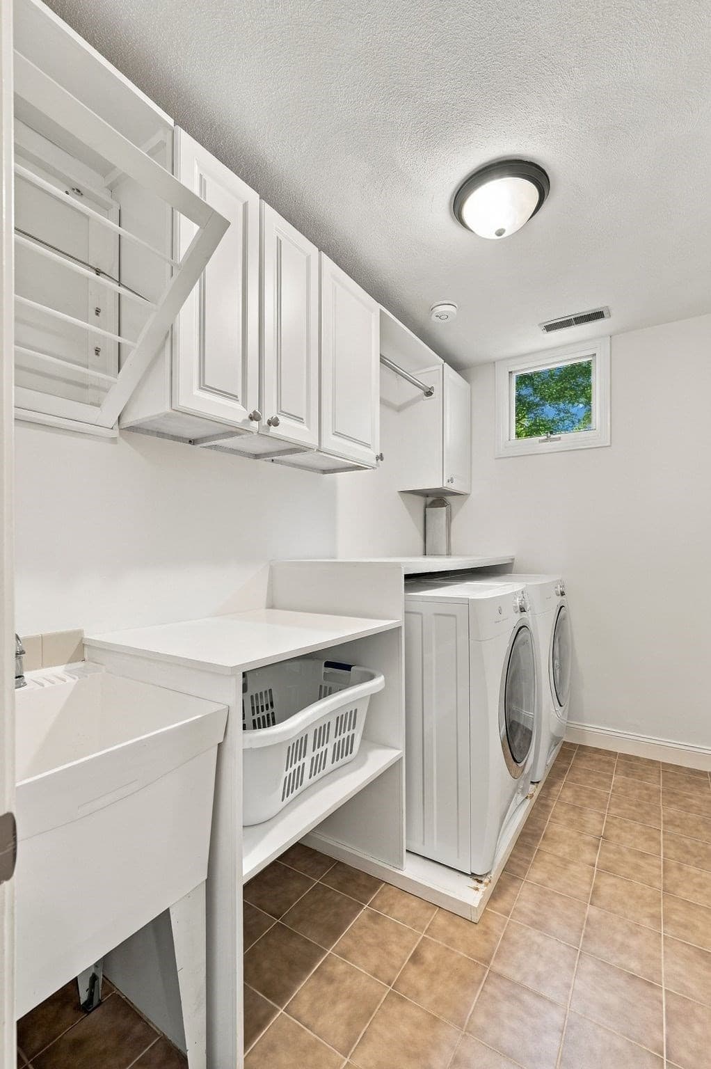 Single Family Residence at 37 Chestnut Street, North Andover MA 01845, North Andover, photo 31 of 41
