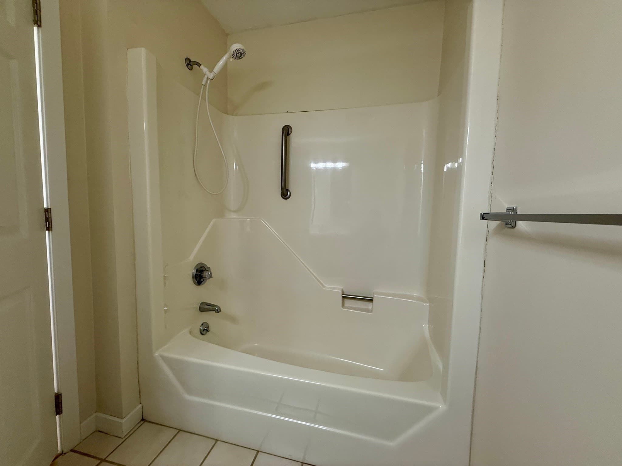 Condominium at 7 Victoria Drive # 1, Auburn MA 01501, Auburn, photo 22 of 28