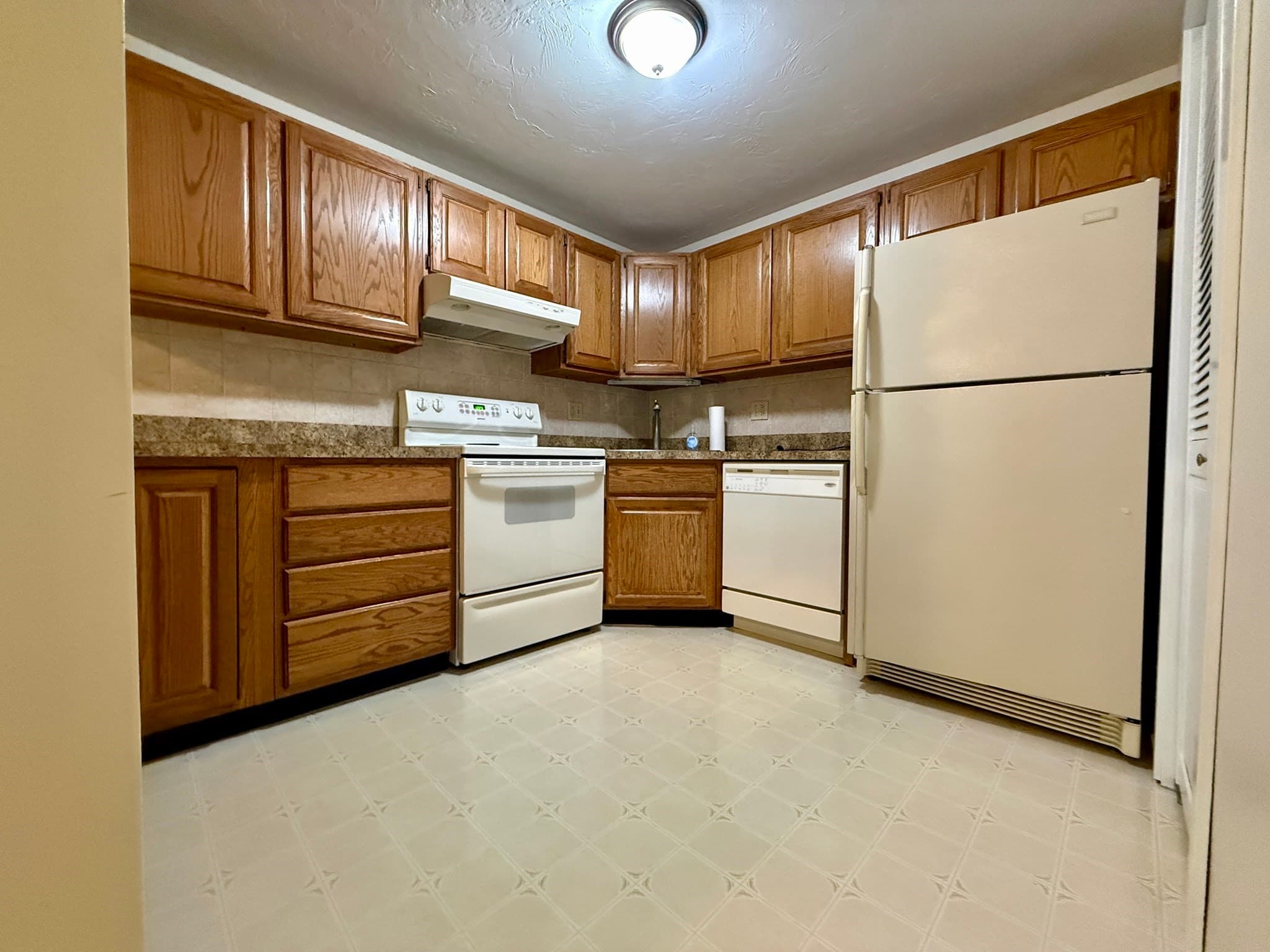 Condominium at 7 Victoria Drive # 1, Auburn MA 01501, Auburn, photo 5 of 28