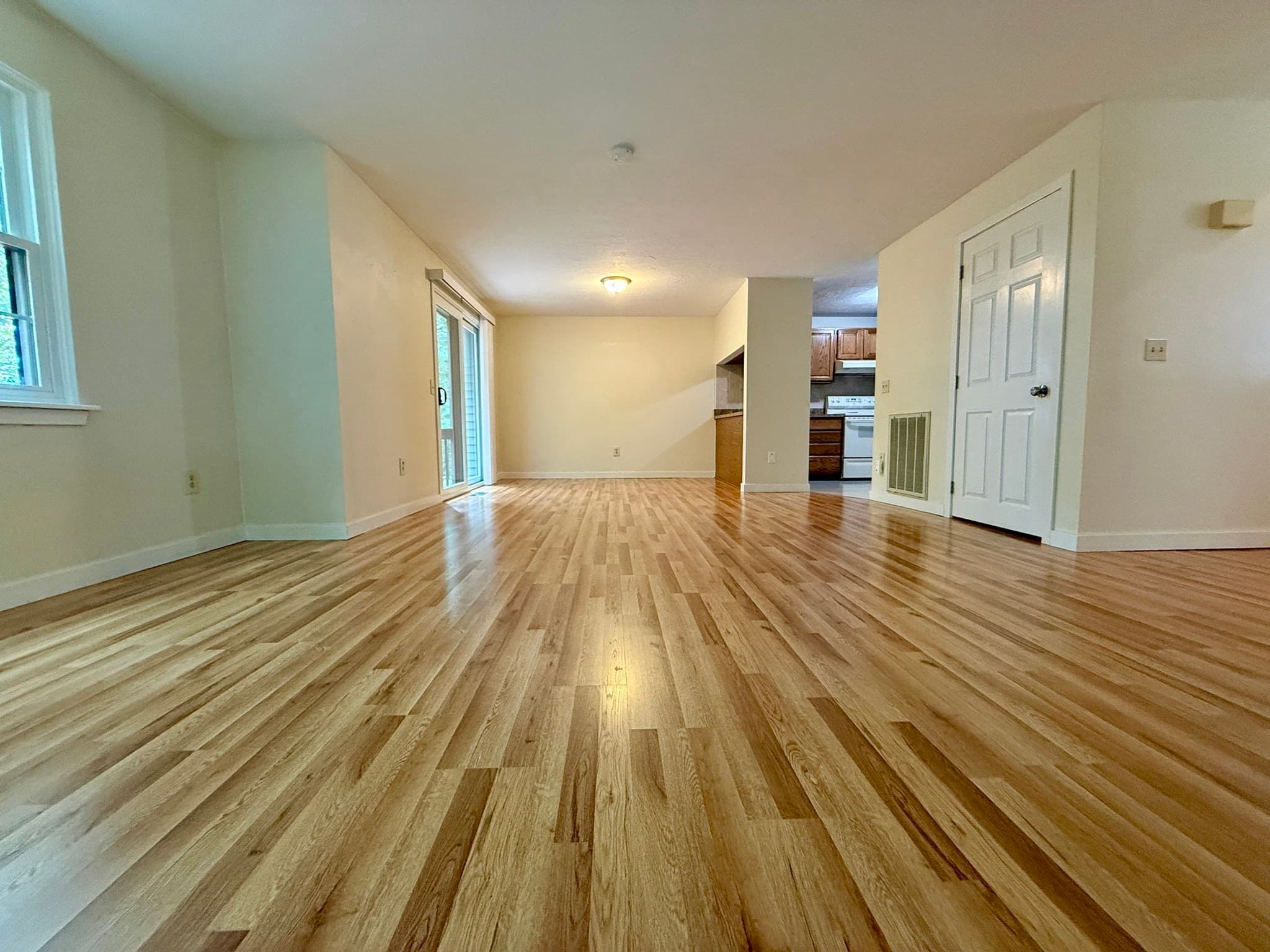 Condominium at 7 Victoria Drive # 1, Auburn MA 01501, Auburn, photo 10 of 28