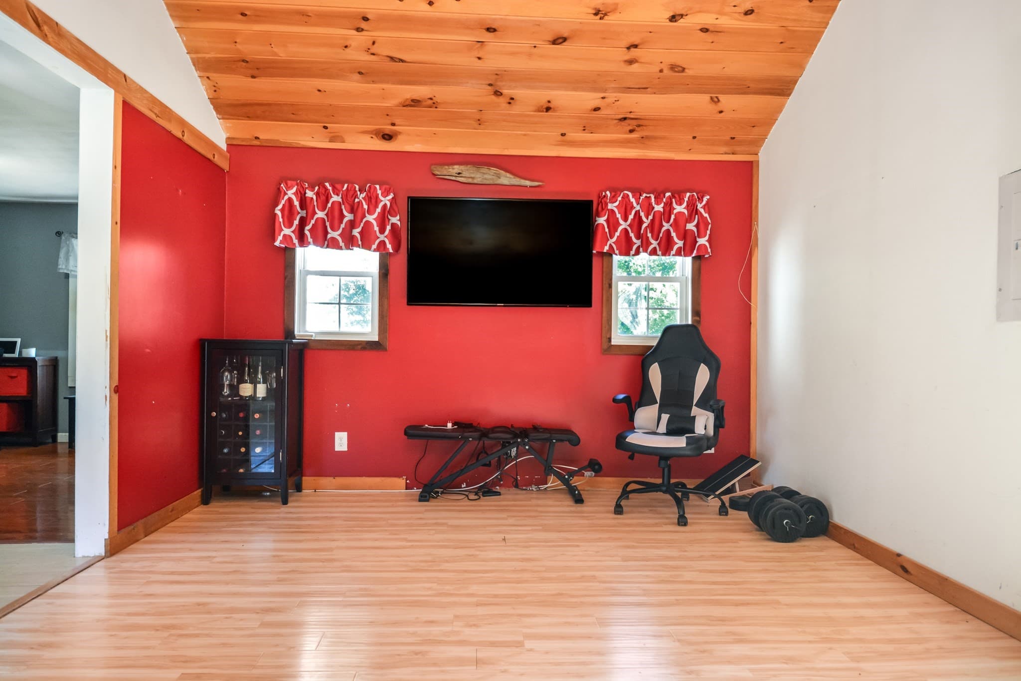 Single Family Residence at 28 Hogg Memorial Dr, Whitman MA 02382, Whitman, photo 12 of 29