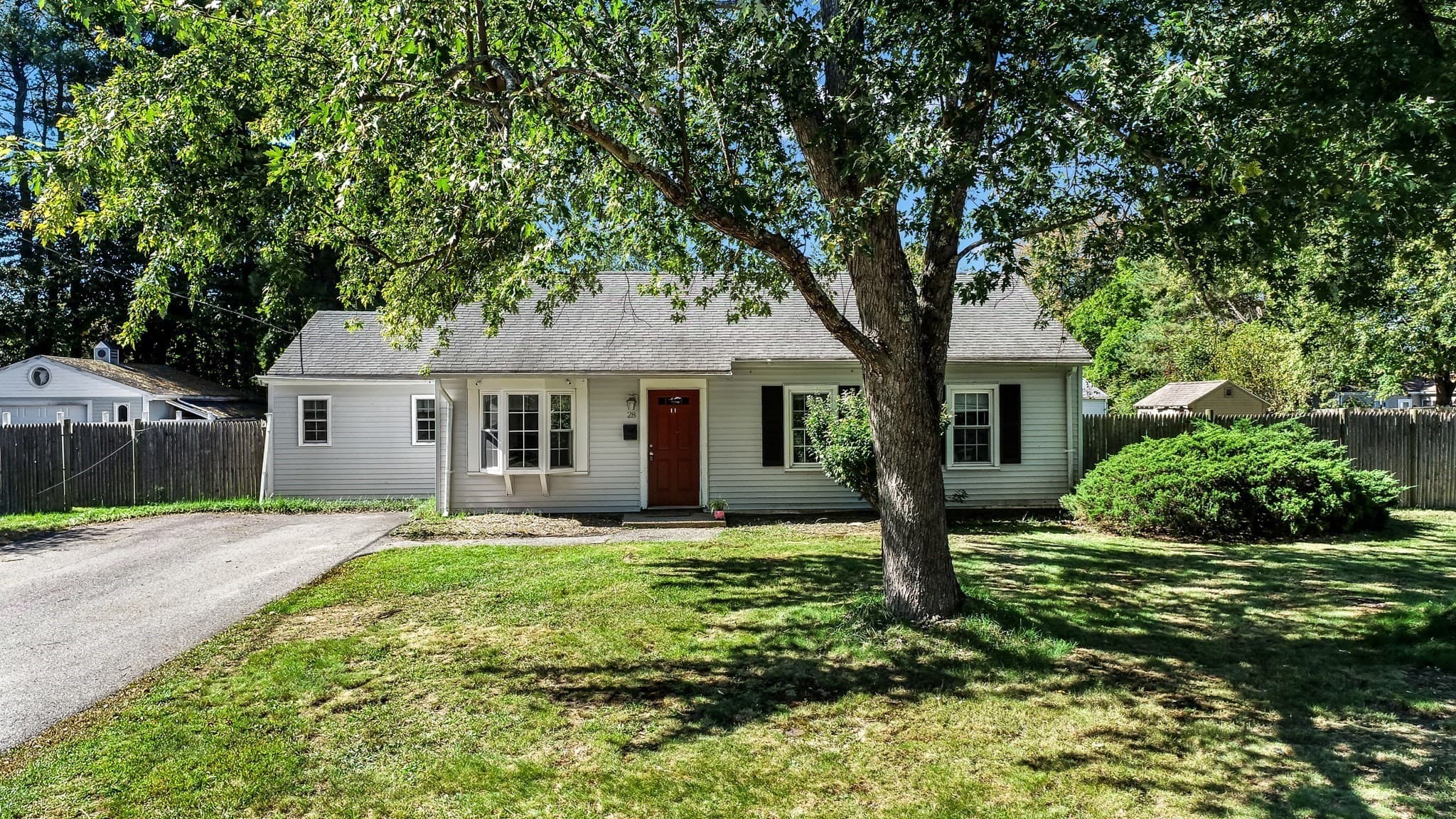 28 Hogg Memorial Dr, Whitman MA 02382
