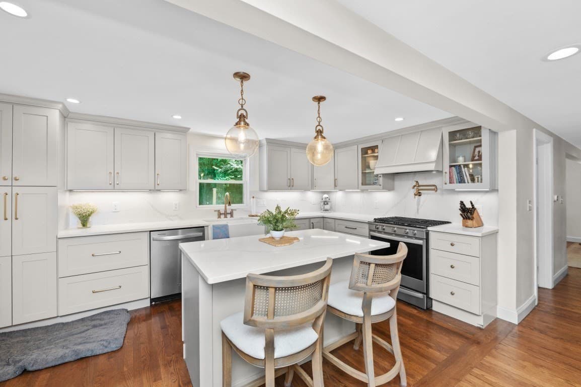 Single Family Residence at 94 Holly Hill Cir, Weymouth MA 02190, Weymouth, photo 5 of 33