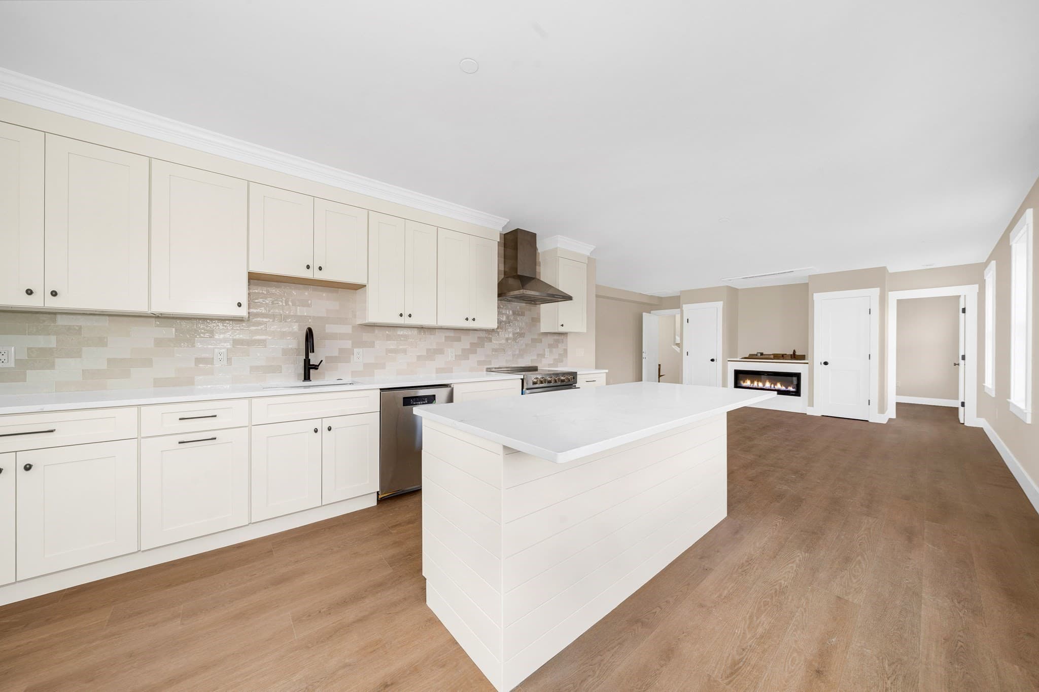 Condominium at 26 Friend Street # B, Amesbury MA 01913, Amesbury, photo 11 of 32