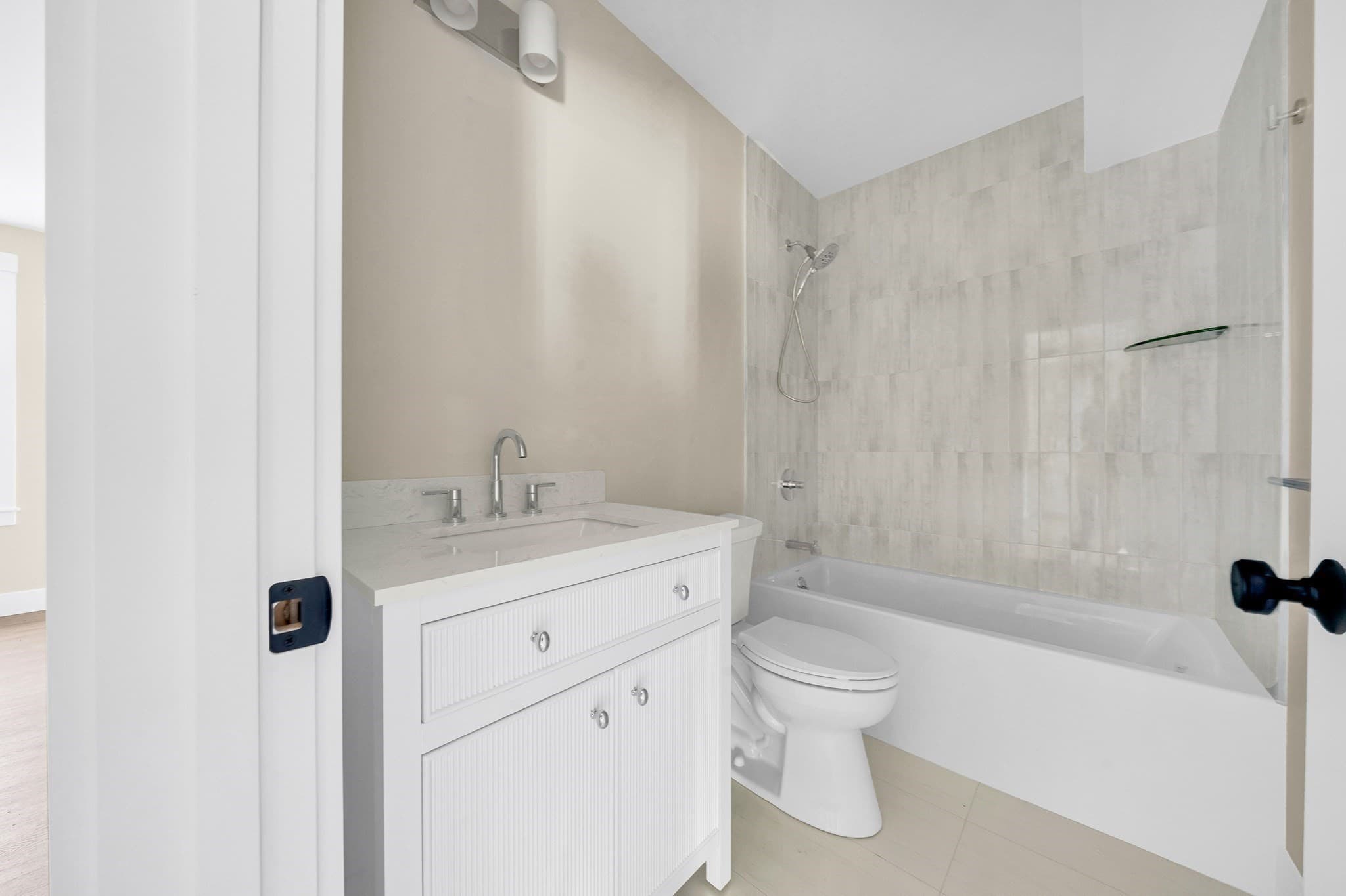 Condominium at 26 Friend Street # B, Amesbury MA 01913, Amesbury, photo 29 of 32