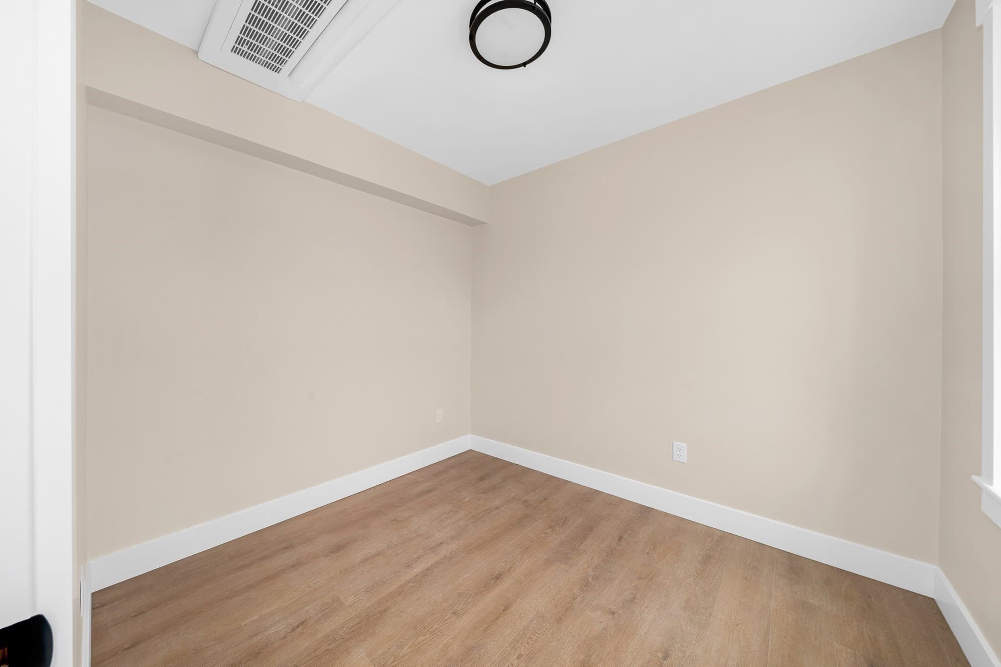 Condominium at 26 Friend Street # B, Amesbury MA 01913, Amesbury, photo 21 of 32