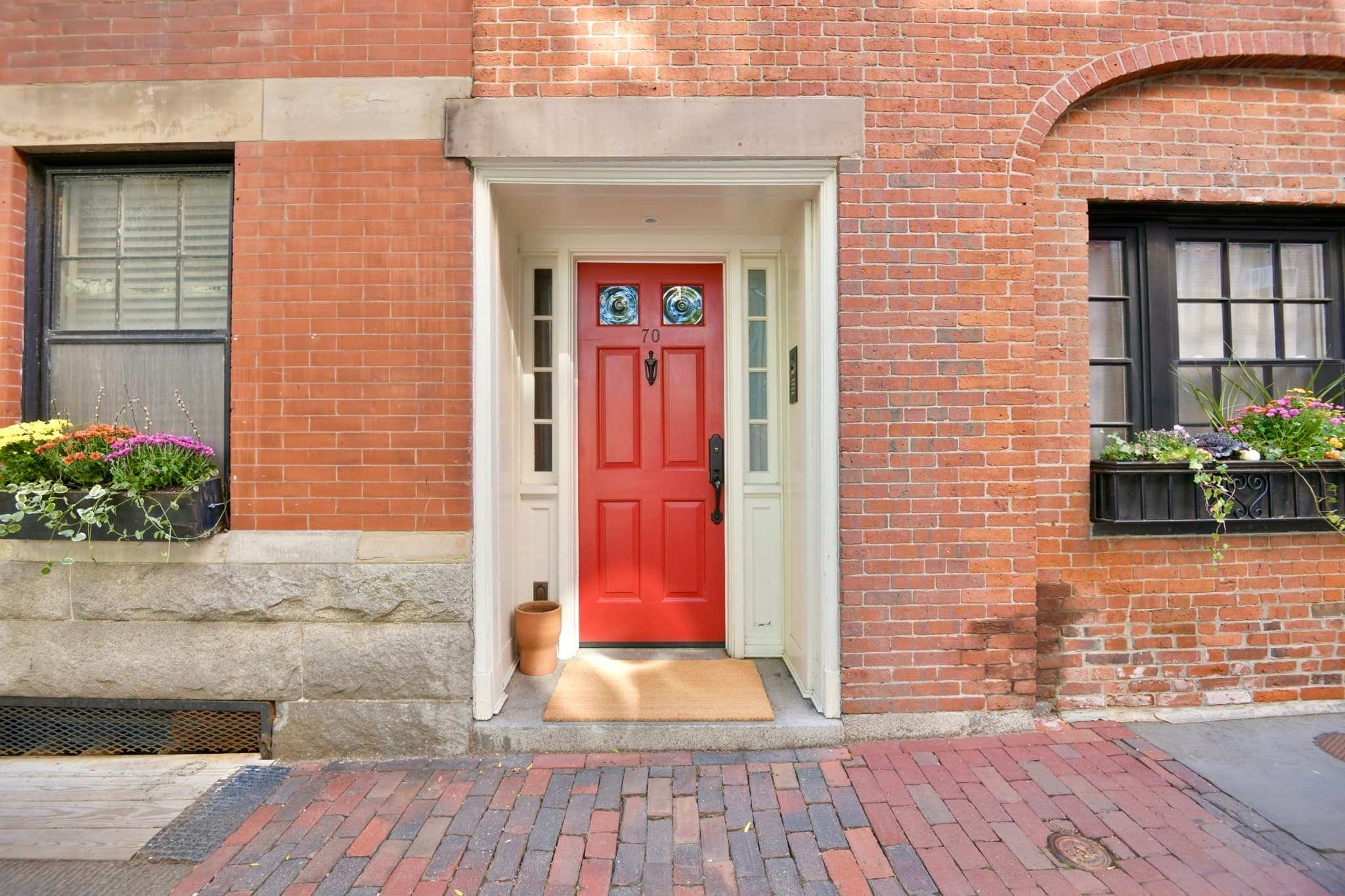 Single Family Residence at 70 Myrtle St, Boston MA 02114, photo 2 of 41
