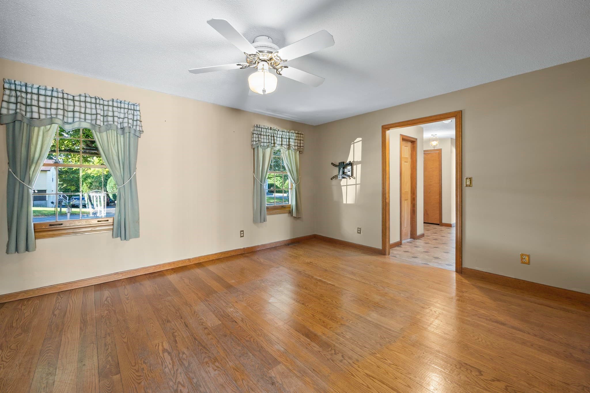 Single Family Residence at 23 Magnolia Ter, South Hadley MA 01075, South Hadley, photo 4 of 24