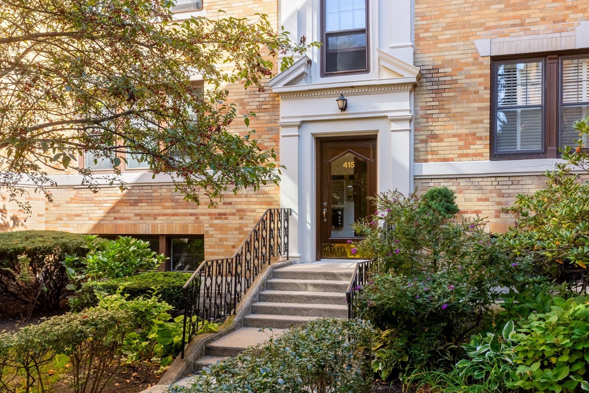 415 Washington St # 6, Brookline MA 02446