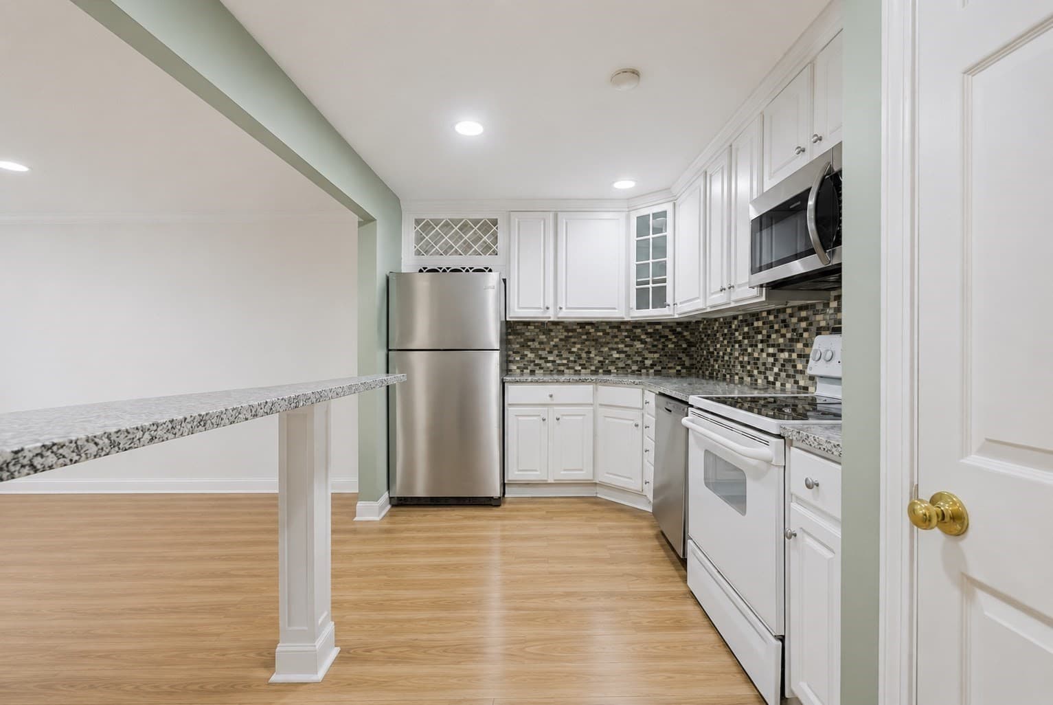 Condominium at 70 Warren # 4, Chelsea MA 02150, Chelsea, photo 3 of 10
