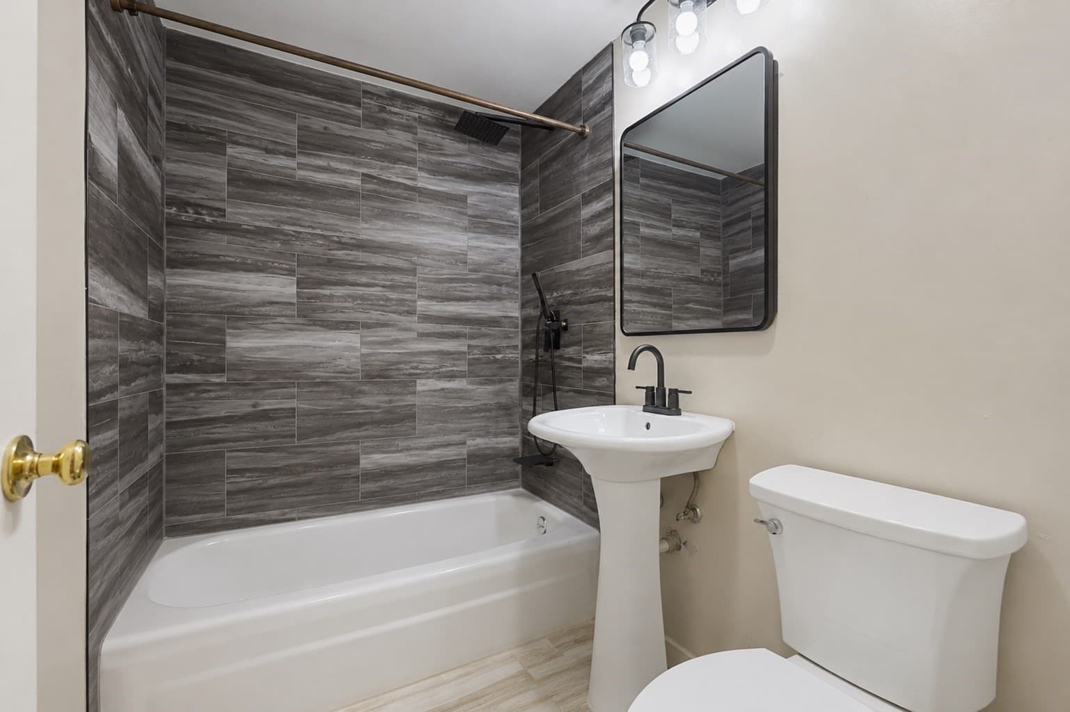 Condominium at 70 Warren # 4, Chelsea MA 02150, Chelsea, photo 8 of 10