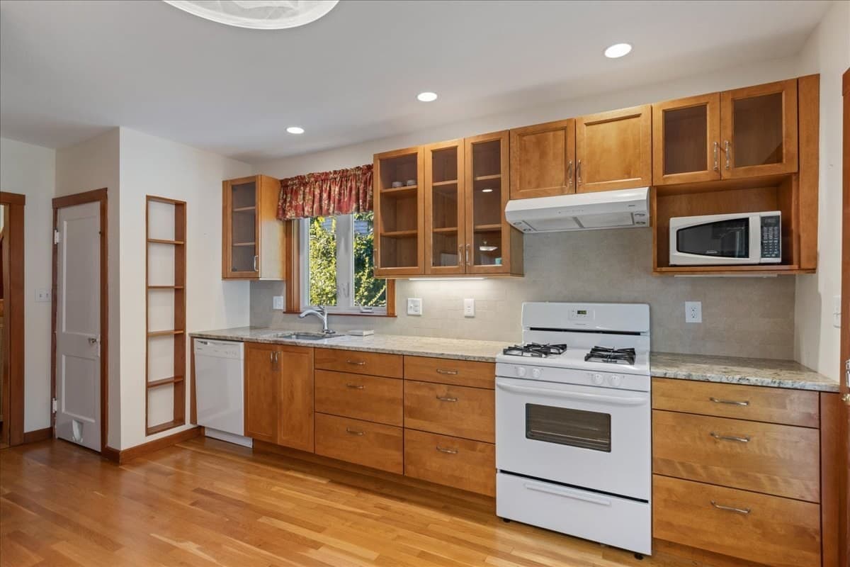 Single Family Residence at 79 Menotomy Rd, Arlington MA 02476, Arlington, photo 5 of 38